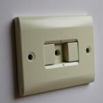 Interrupteur va-et-vient : guide complet pour son installation et son mécanisme